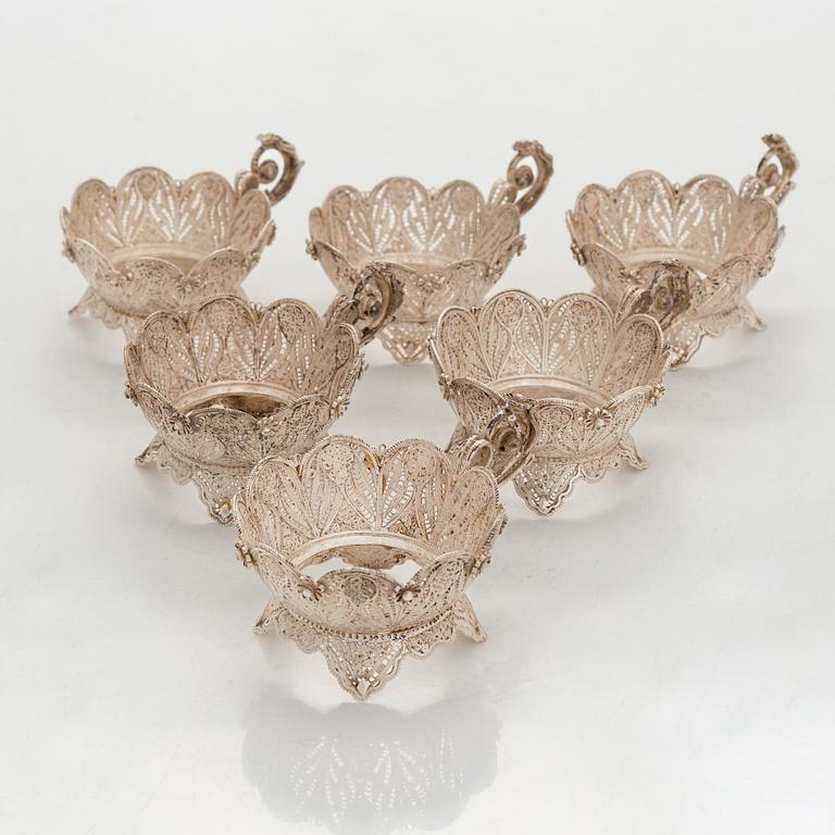 Kuznetsov, mokkakuppeja, 6 kpl, posliini, filigraanihopea, Venäjä 1889 - 1917.