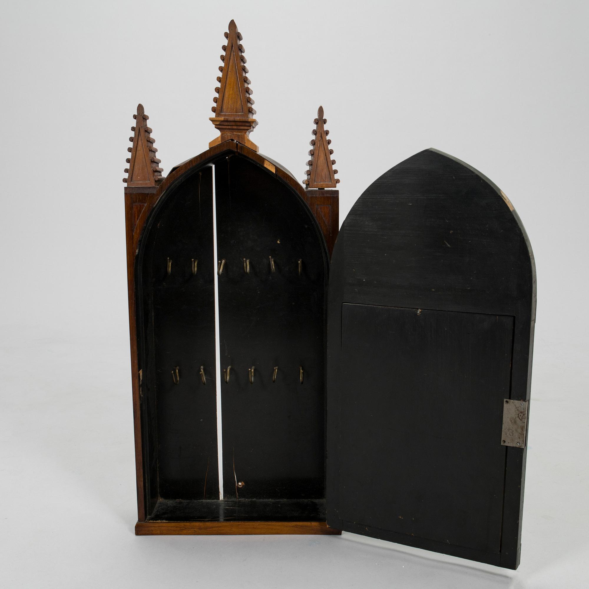 Seinäkaappi, 1800-luvun loppu.