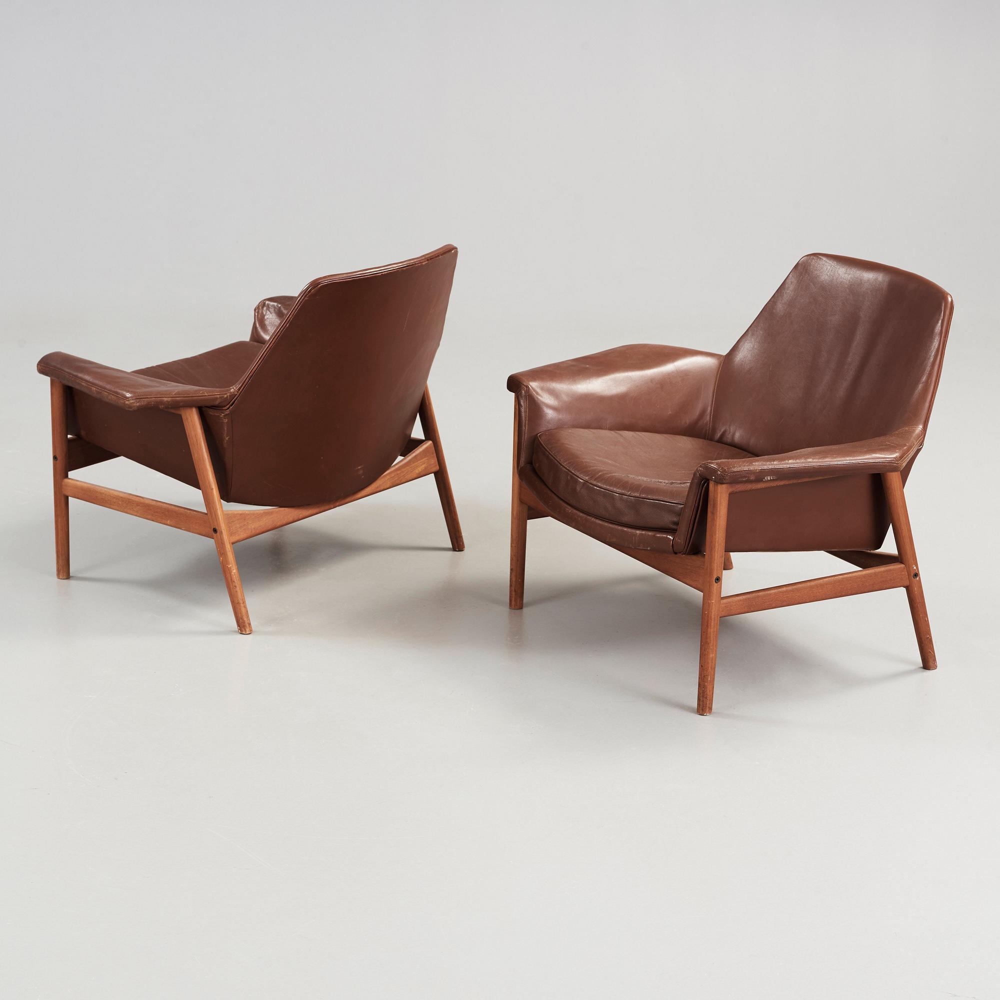 Ib Kofod-Larsen, fåtöljer, ett par Olof Persson, 1950-60-tal.