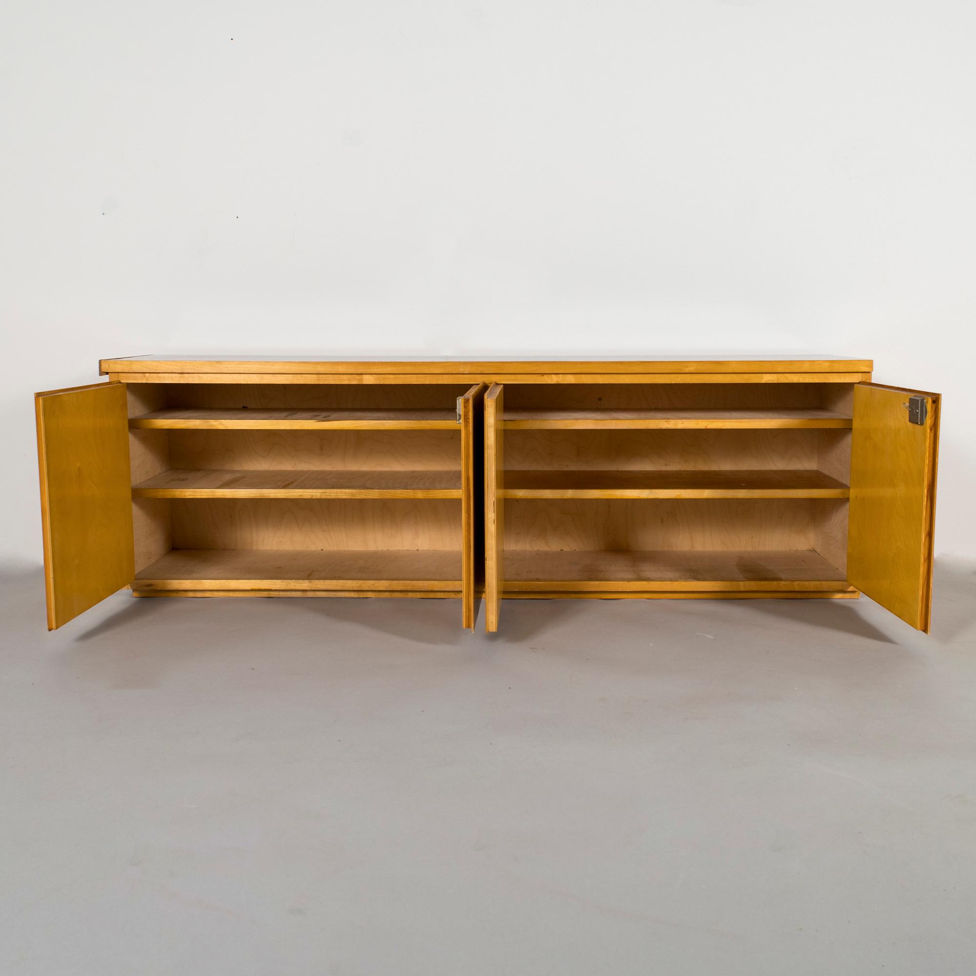 Artek Design, senkki, tilaustyö,  valmistaja  O.Y. Huonekalu- ja Rakennustyötehdas A.B., 1952.