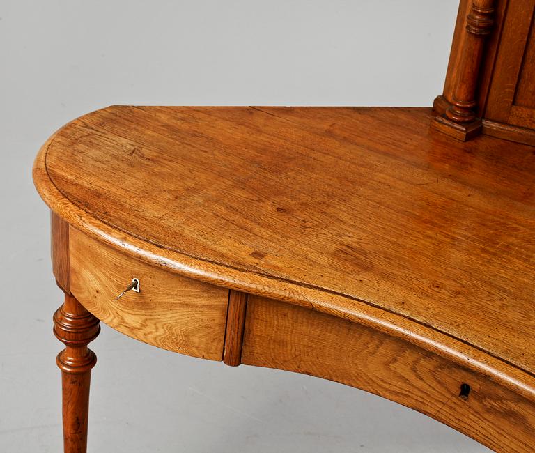 HÖRNSKRIVBORD, sekelskiftet 1900.