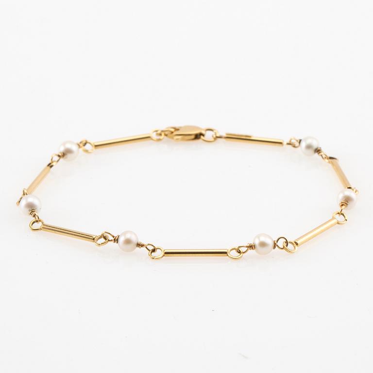 Bracelet 18K gold with cultured pearls.