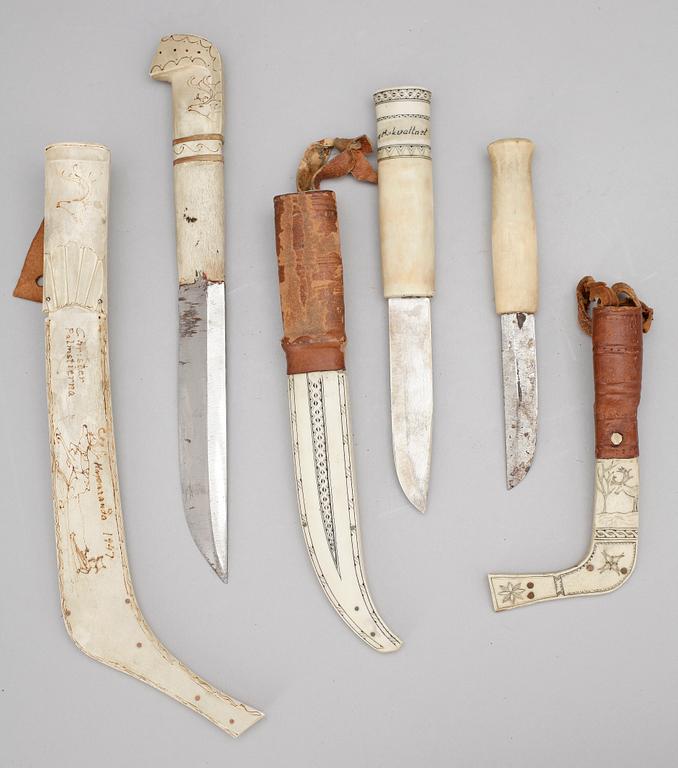 SAMEKNIVAR, 3 st, renhorn och läder, 1900-tal.