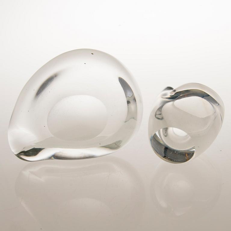 TAPIO WIRKKALA, two art glass objects, the other one signed Tapio Wirkkala Iittala, 1940-1950s.