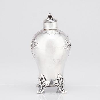 A Swedish 18th century silver tea caddy, marks of Erik Niklas Thomé, Stockholm 1771.