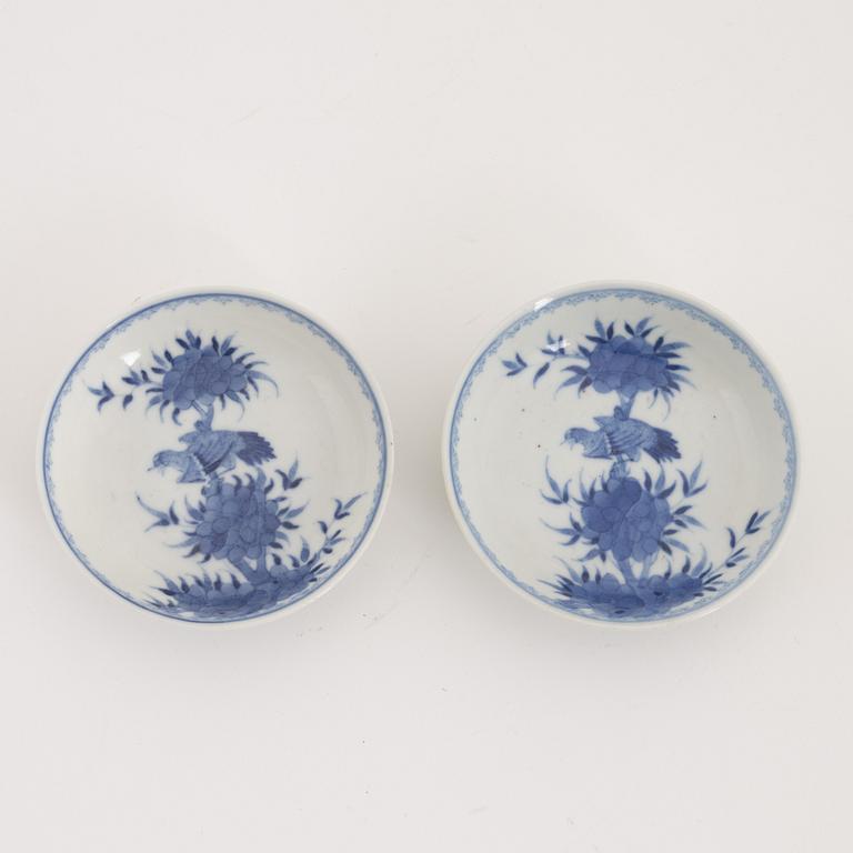 A pair of small blue and white dishes, Qing dynasty, around 1900.