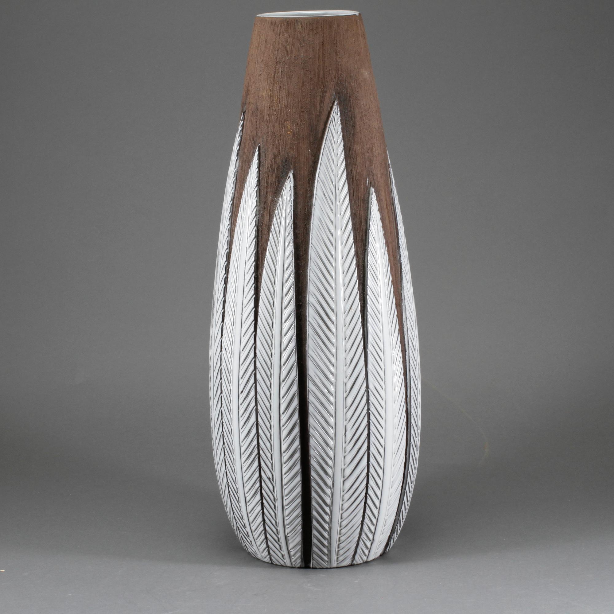 GOLVVAS, stengods, "Paprika", Anna-Lisa Thomson, Upsala Ekeby, i produktion 1951-1969.