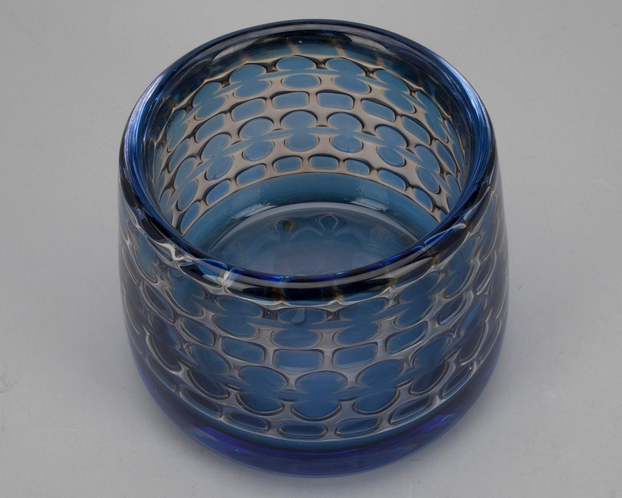 KONSTGLAS, signerad Orrefors Ariel Nr 797 O.
Ingeborg Lundin.
