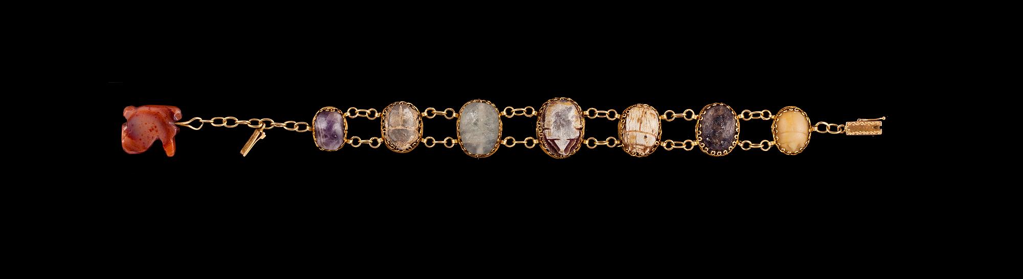 A carved and glazed scarab amulet gold bracelet, 1925.