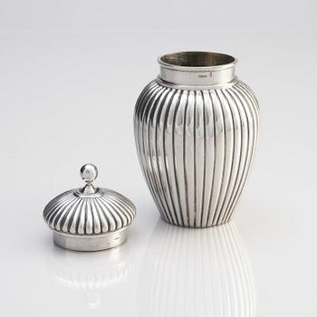 A silver tea caddy with lid, C.E. Bolin, Moscow 1908–1917.