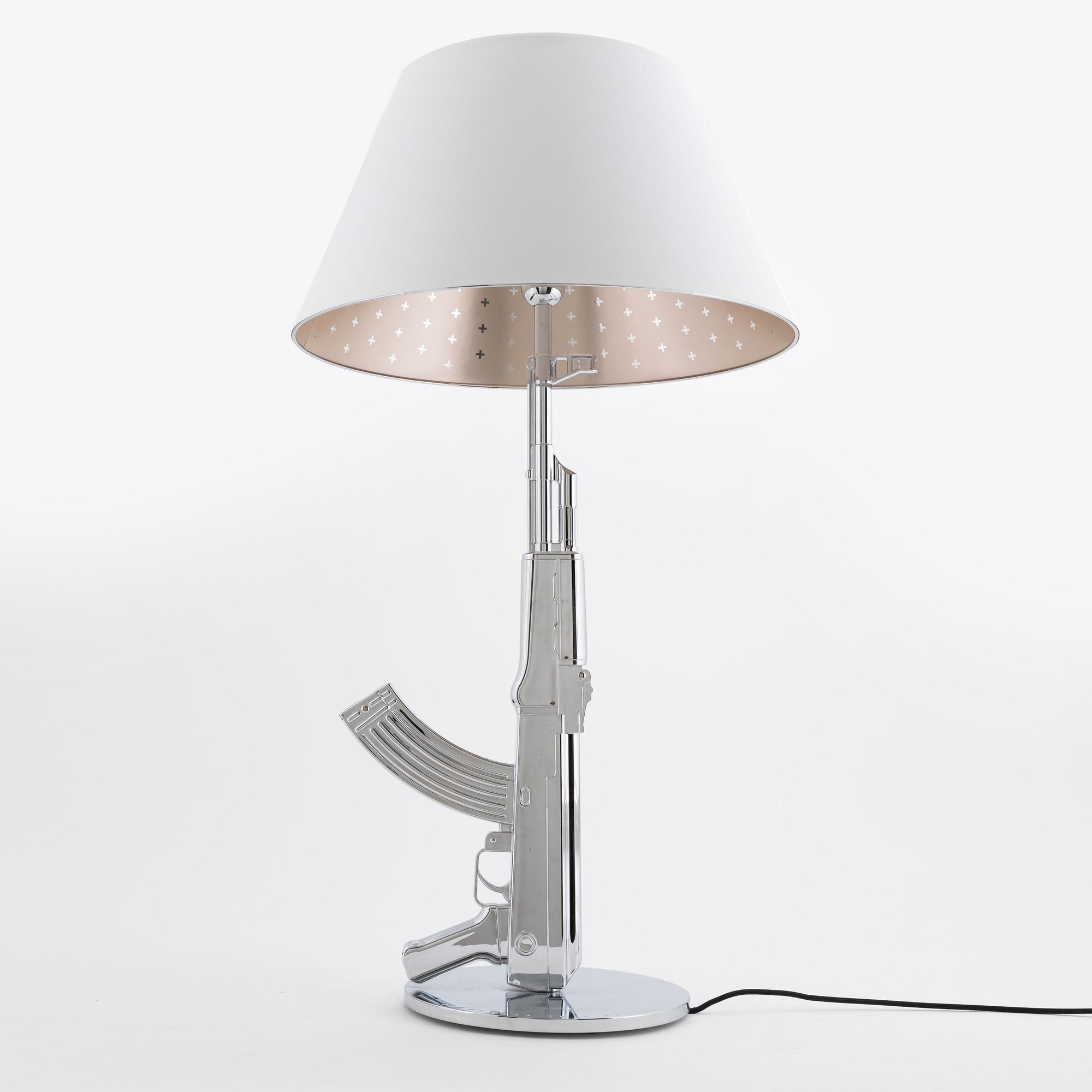 Philippe Starck,  golvlampa, "Lounge Gun Kalashnikov", Flos, formgiven 2005.