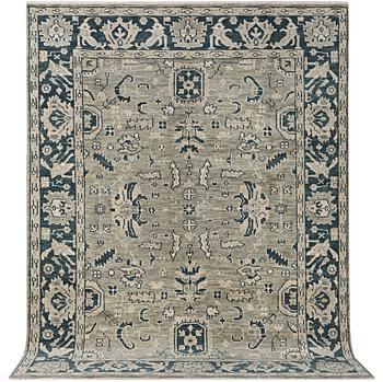 An oriental carpet with Mamluk design, c. 372 x 277 cm.