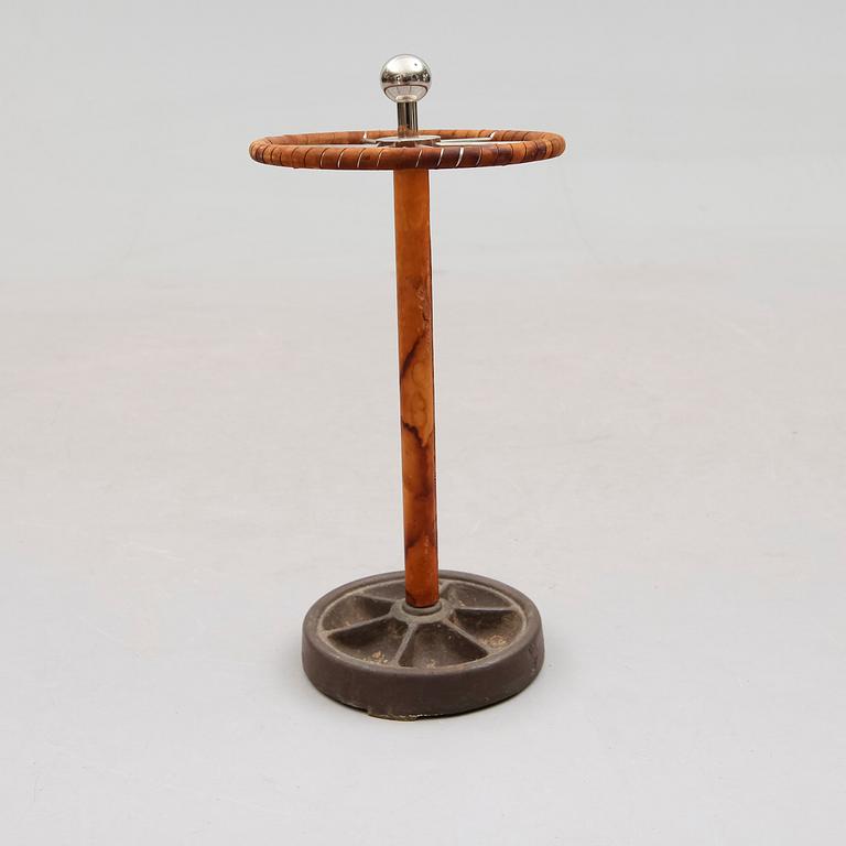 PARAPLYSTÄLL, 1900-talets första hälft.