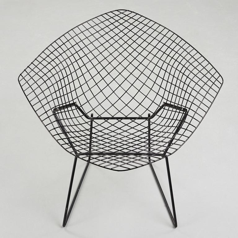 An easy chair "Diamond Chair" by Harry Bertoia.