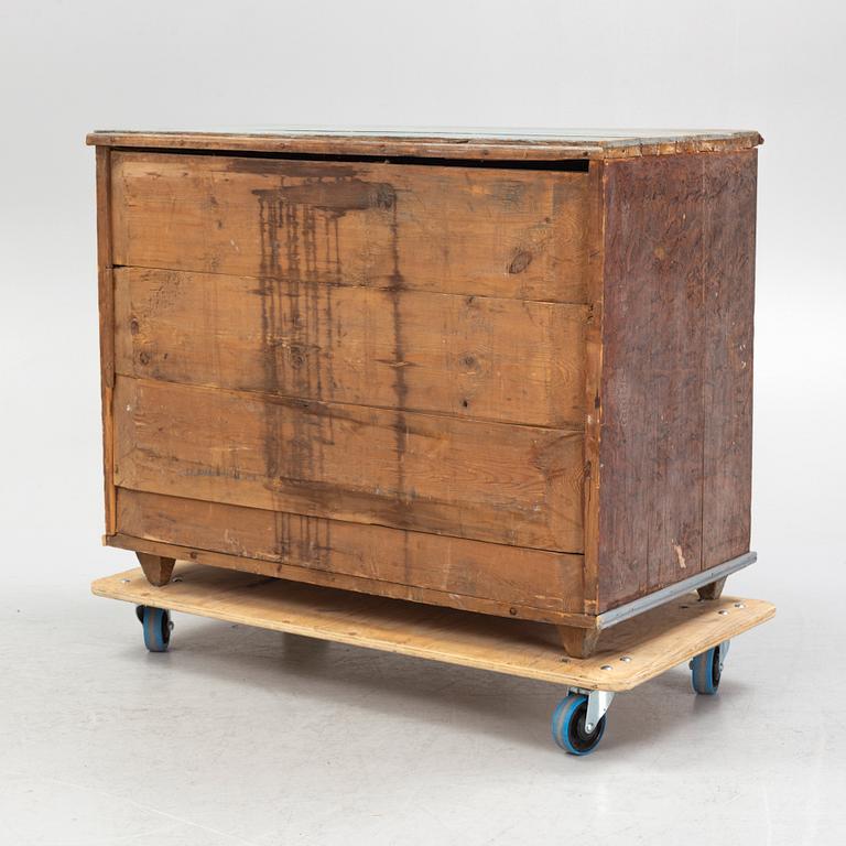 A chest of drawers, 19th Century.