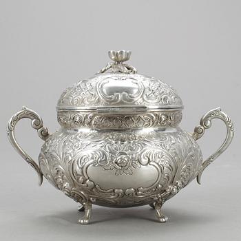 SOCKERSKÅL, silver, rokokostil, importstämplar, tot ca 354 gram.