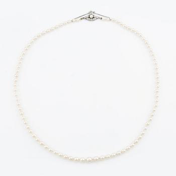 Necklace, cultured pearls, graduated, clasp in 18K white gold with pearl and octagon-cut diamonds.