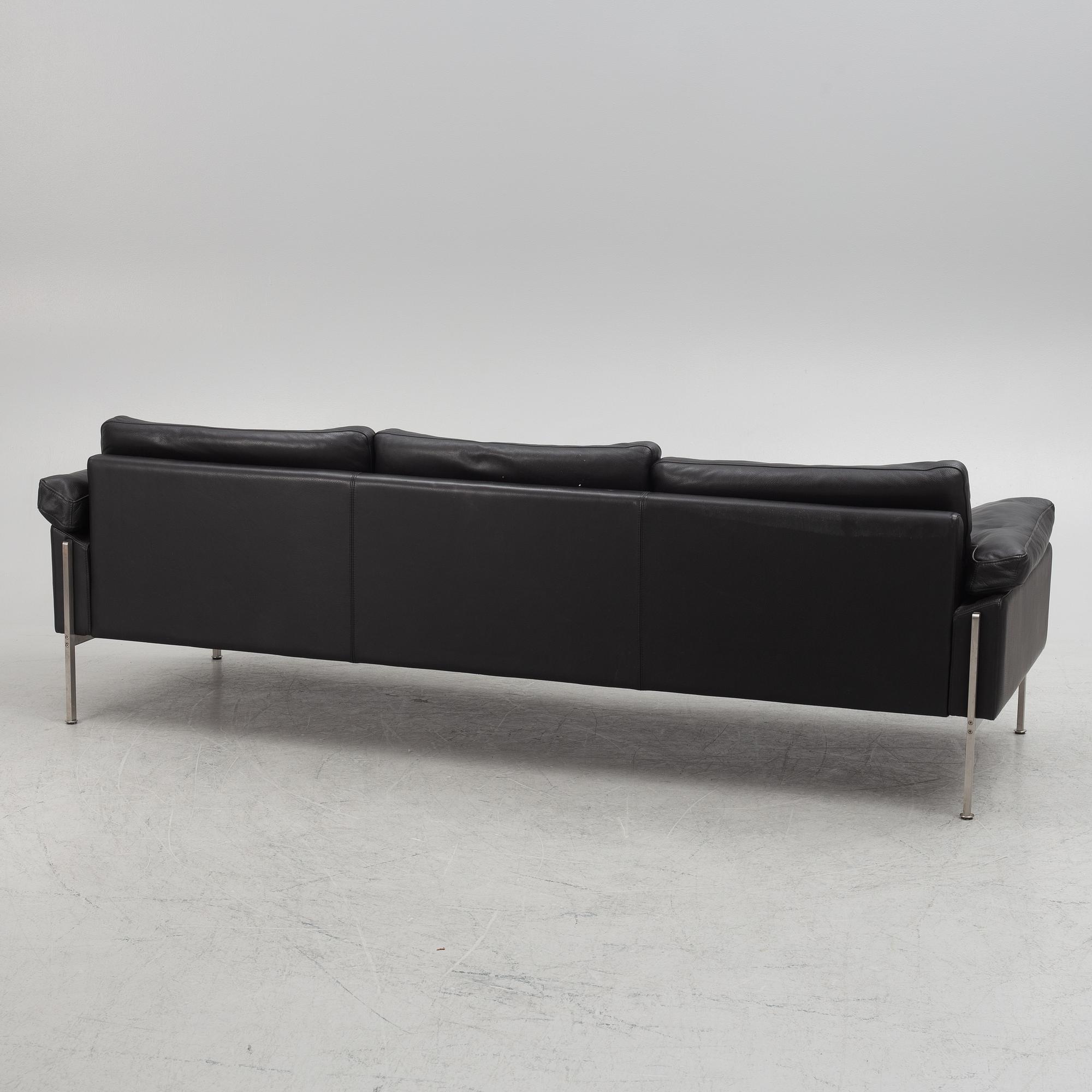 Takashi Okamura & Erik Marquardsen, soffa. "Capri 3A" Skipper Furniture.