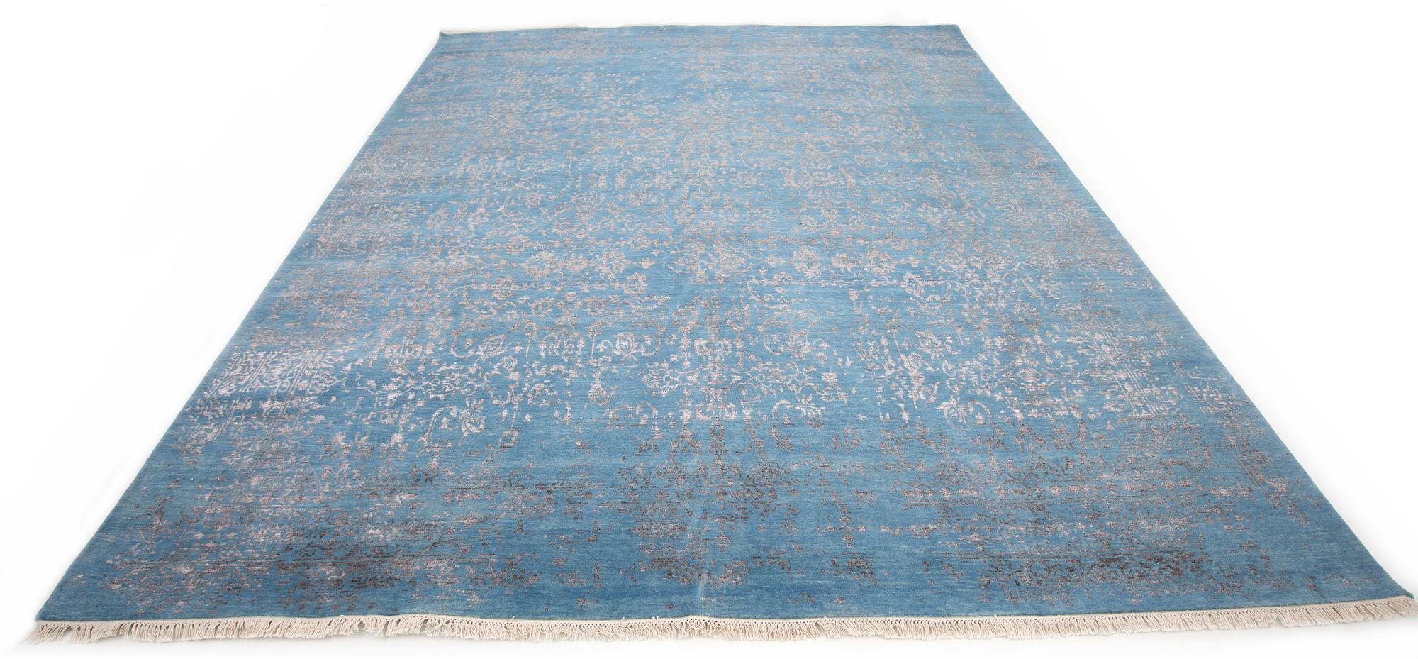 Matta, Agra, Broken Design part silk, ca 355 x 305 cm. - Bukowskis
