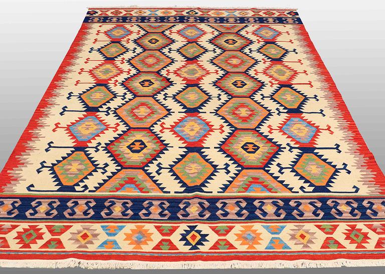 A CARPET, Kilim Shiraz, ca 300 x 200 cm.