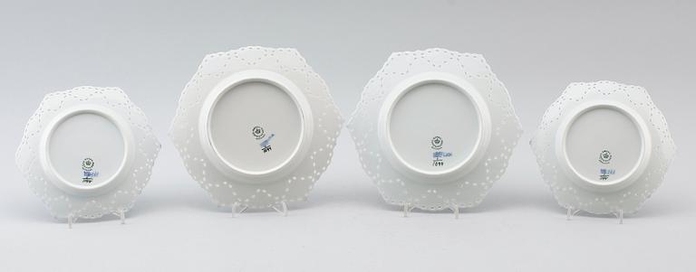 ASSIETTER, 24 st (12+12), musselmalet, Royal Copenhagen.