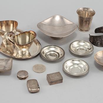 PARTI SILVER, 16 st, delvis låghaltigt, 1900-tal. Vikt 665 g.