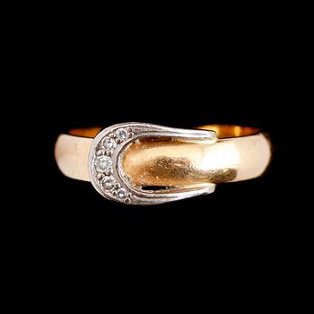 RING, 18 k guld, med små briljanter totalt 0.07 ct, 1963. Vikt ca 5 gram.