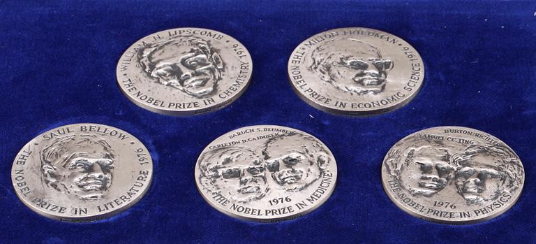MEDALJER, 5 st,"1976 års nobelpristagare", Sporrong, silver. Vikt ca 274 gr.