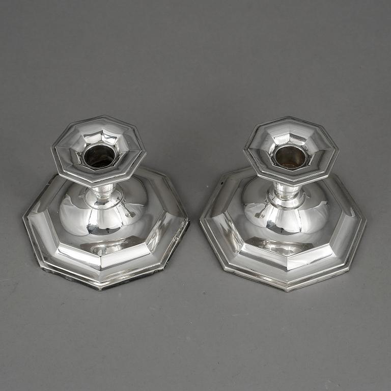 LJUSSTAKAR, ett par, silver, svenska importstämplar, 1900-tal.