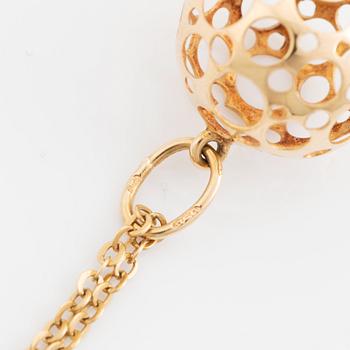 Liisa Vitali, 18K gold earrings and pendant with chain.