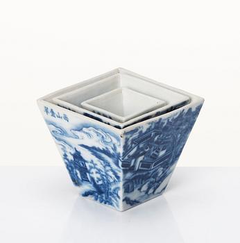 A set of three blue and white cups, late Qingdynasty, circa 1900.