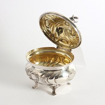 KAFFESERVIS, 3 delar, silver, rokokostil, C.G.H 1951-51.