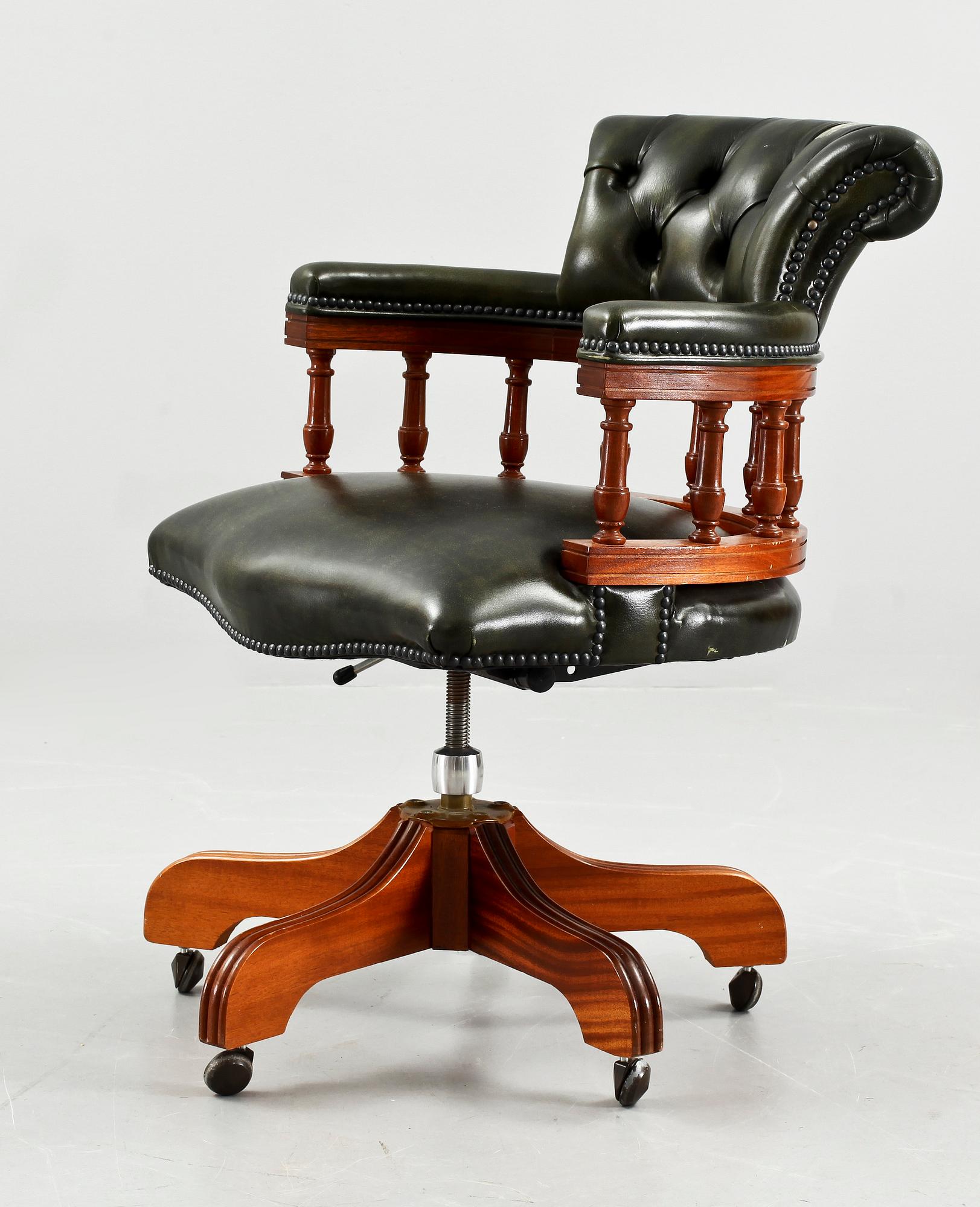 SKRIVBORDSSTOL, engelsk stil, 1900-talets andra hälft.