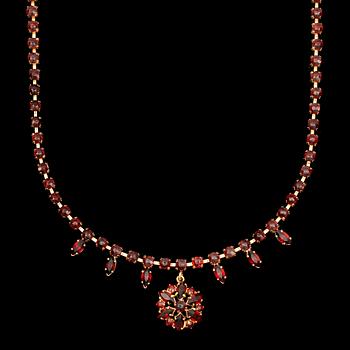 COLLIER, förgyllt silver samt granater, 1900-talets början.