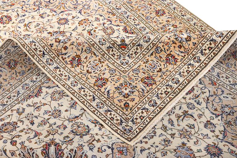 A Keshan carpet, c. 348 x 240 cm.