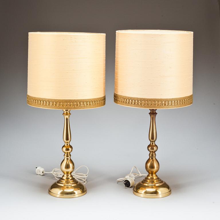 BORDSLAMPOR, ett par, mässing, 1900-talets andra hälft.