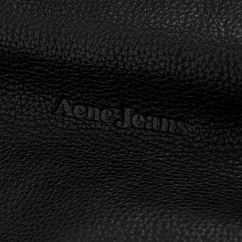 VÄSKA, Acne.