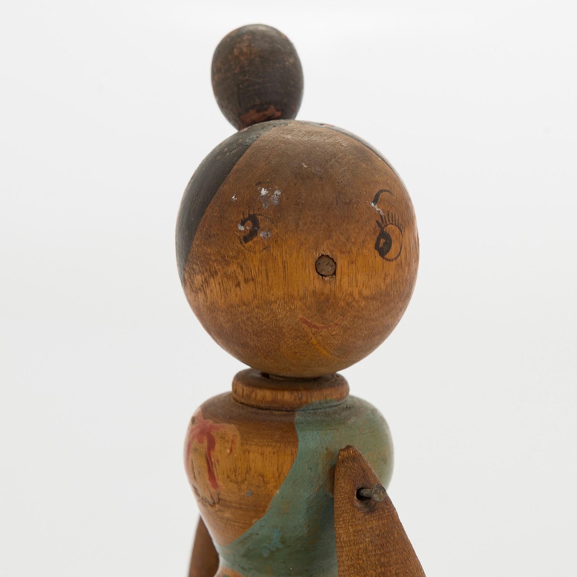 Kaj Franck, A 1940s wooden doll "Toto".