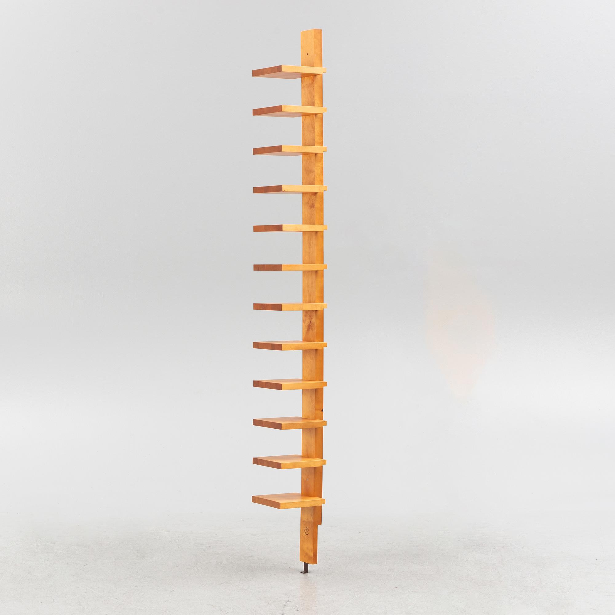 John Kandell, hylla, ”Pilaster”, Källemo, 1900-talets slut.