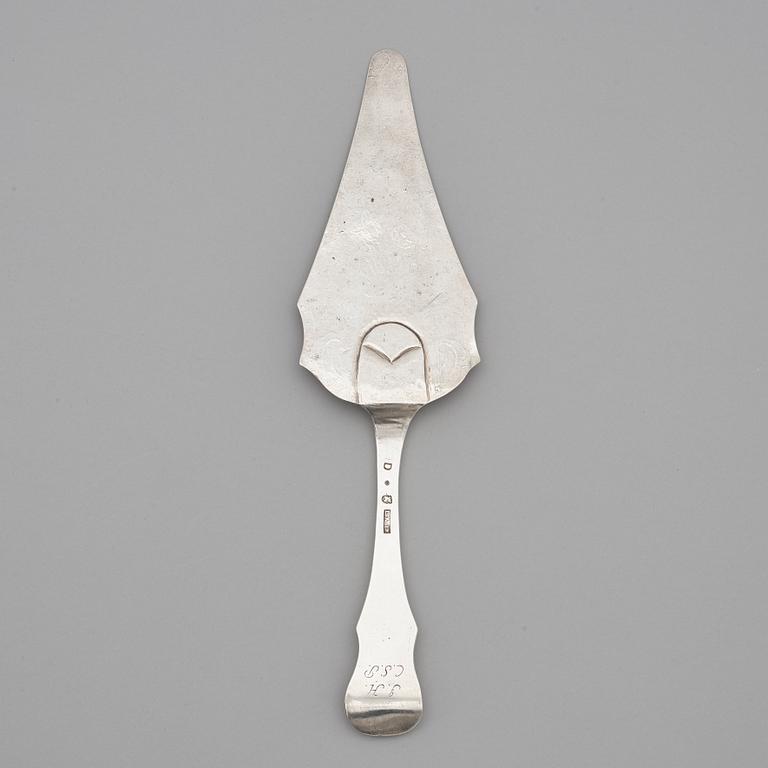 Isak Sauer, tårtspade, silver, Stockholm 1762. Rokoko.
