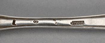 TESKEDAR, 12 st, silver, 1700-1800-tal. Bl a D. Schwart, Karlskrona, 1803. Tot vikt 170 gram.