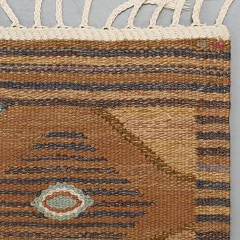 Barbro Nilsson, A carpet, "Finspong, lättbrun" ("Kringelikroka"), flat weave, ca 298 x 203-204 cm, signed AB MMF BN.