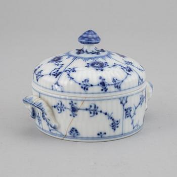 Royal Copenhagen, a porcelaine service, 'Musselmalet', Denmark. (63 pc).