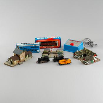 A Märklin train set with wagons, transformer, rails etc, Germany, second half of the 20th century.