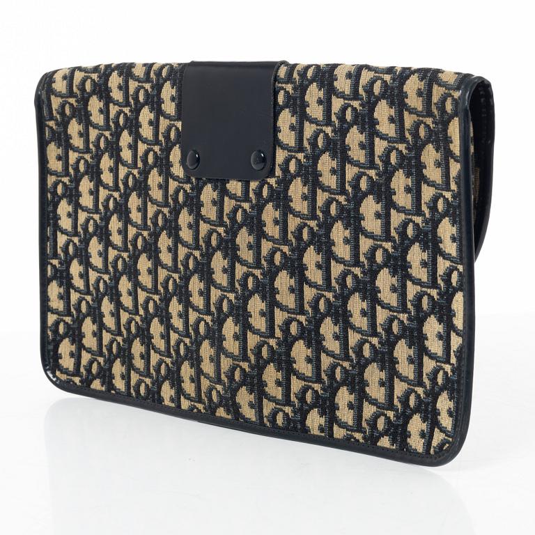 Christian Dior, Translation: "clutch, vintage".