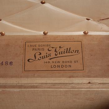 LOUIS VUITTON, a Monogram canvas trunk, late 19th/early 20th century.