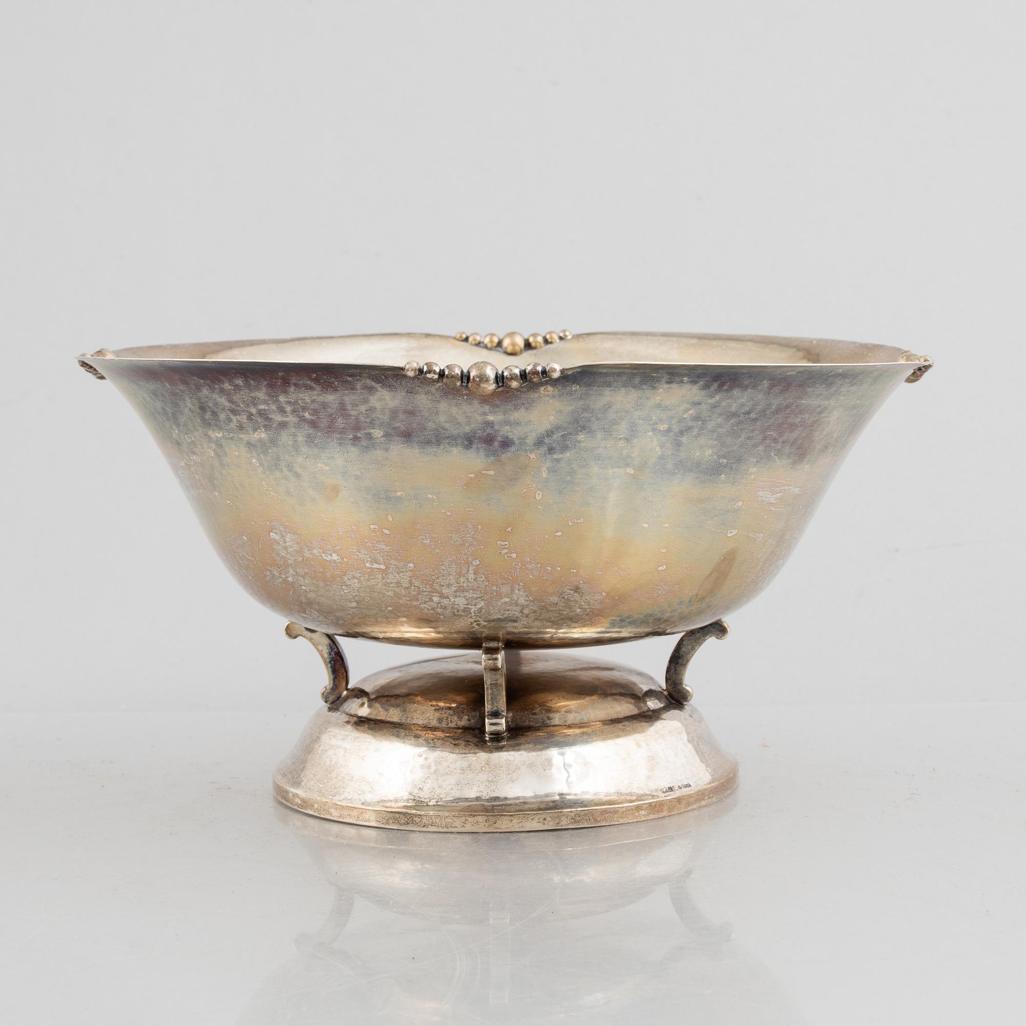 A Swedish silver bowl, marks of Silvervarufabriken J Grönroos, Kristianstad 1930.