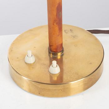 Bertil Brisborg & Åke Hultgren, a table lamp model "2043", Nordiska Kompaniet 1940s-50s.