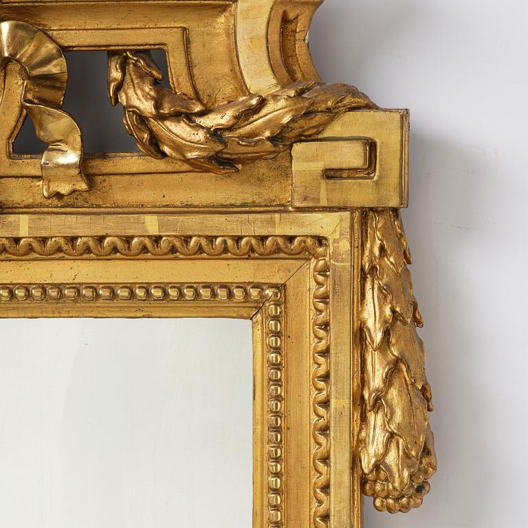 A Gustavian mirror.