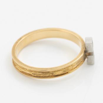 Björn Weckström, ring, 18K guld med en runda briljantslipade diamanter, Finland 1976.